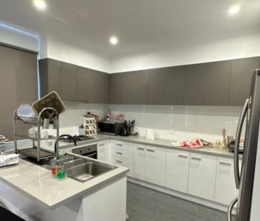 Modern Three Bedroom Townhouse - Photo 5