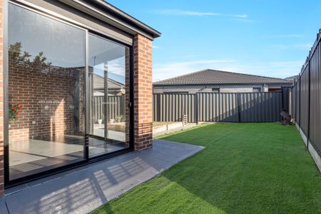 Luxurious Family Home! - Photo 2