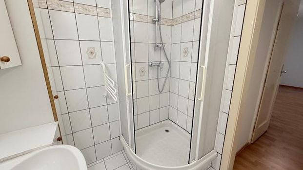 Karmeliterplatz-Charme trifft modernen Komfort – 2-Zimmer-Neubauwohnung mit Stellplatz im Innenhof. - Photo 1