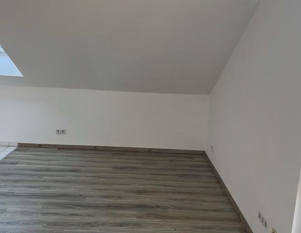 Nachmieter Dachgeschoss Wohnung - Photo 1