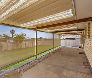 “Modern Family Home in Hallett Cove” - Photo 2