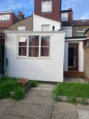 Studio Flat, London, N18 - Photo 1