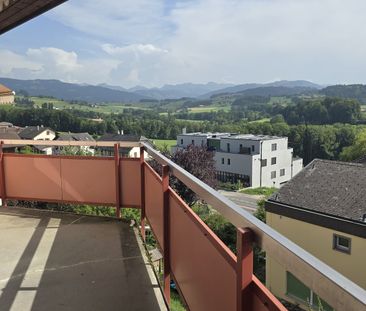 Charmante 3.5 Zimmerwohnung im 1.OG - Photo 1
