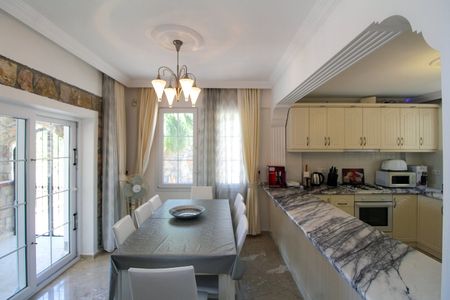 Rymlig villa med 4 sovrum och pool i Mugla Fethiye - Photo 5