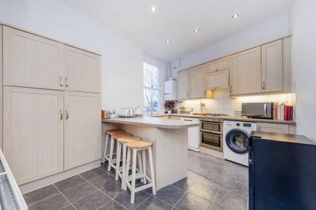 3 bedroom flat to rent - Photo 5