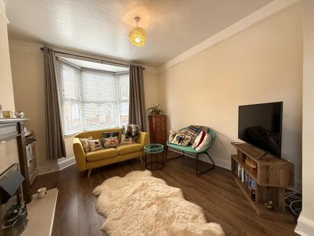 2 bedroom end of terrace house to rent - Photo 2