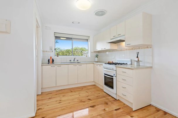 MODERN GROUND-FLOOR LIVING! - Photo 1