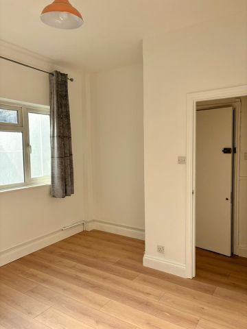 2 Bed Flat, St. Andrew's Road, E17 - Photo 4
