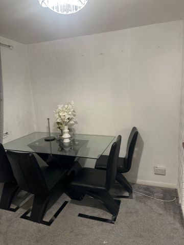 3 Bed Semi-Detached House, Beckhampton Road, NG5 - Photo 3