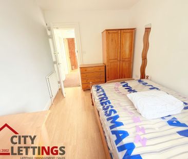 5 Bedroom Semi-Detached House - Photo 6