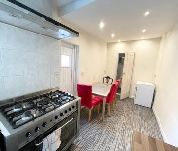 4 bedroom townhouse to rent - Photo 3