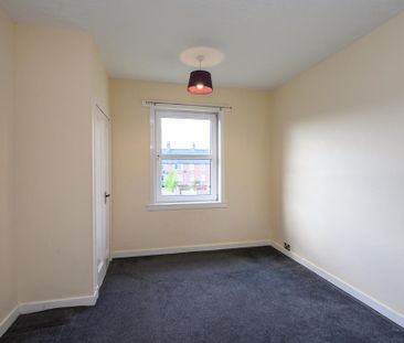 3 bedroom flat to rent - Photo 2