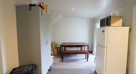 Spacious City Living - Photo 2