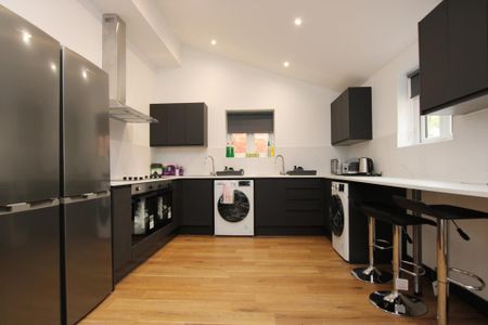 1 bedroom in a house share to rent - Photo 4