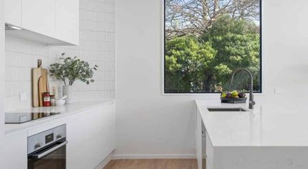 Brand New Stunning Fully Furnished Front Townhouse! AVAILABLE SHORT TERM! - Photo 5