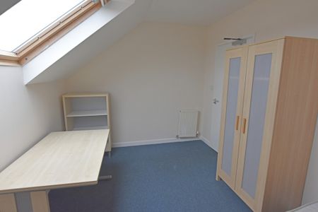 3 Bedroom Flat - Photo 3