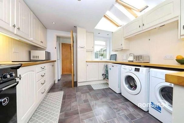 Star Road, Uxbridge, UB10 - Photo 1