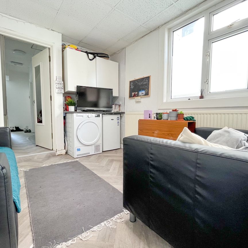 Whitchurch Road, Heath - Photo 1