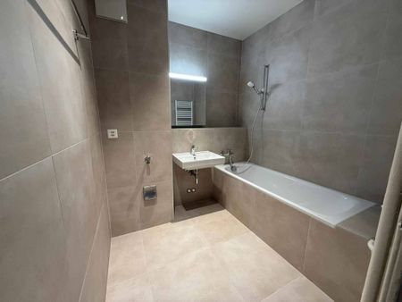 Superb 3-room renovated apartment on rue de Lyon - Foto 5