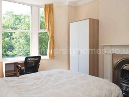 Large 6 Double Bedroom House Located in the heart of Lancaster Room 6 - Photo 3