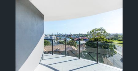 Bright, Modern and Contemporary Apartment - Photo 3