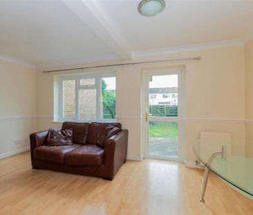 3 bedroom end of terrace house to rent - Photo 1