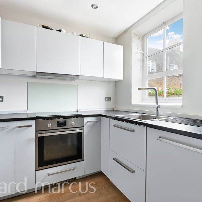 Vicarage Crescent - Photo 1