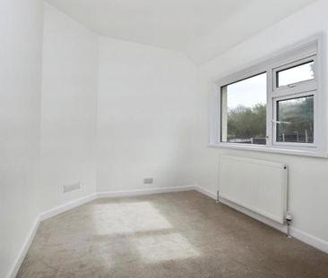Ocean present this newly refurbished 3 bedroom family house on Glyn... - Photo 5