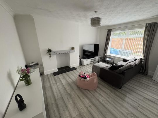 3 bedroom end of terrace house to rent - Photo 1