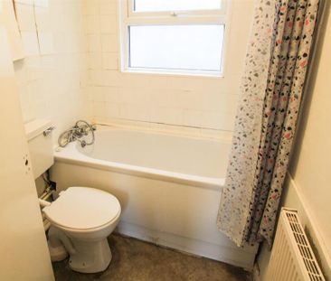 2 bedroom semi-detached house to rent - Photo 5