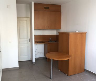 Appartement 2 pièces 28m2 MARSEILLE 6EME 545 euros - Photo 3