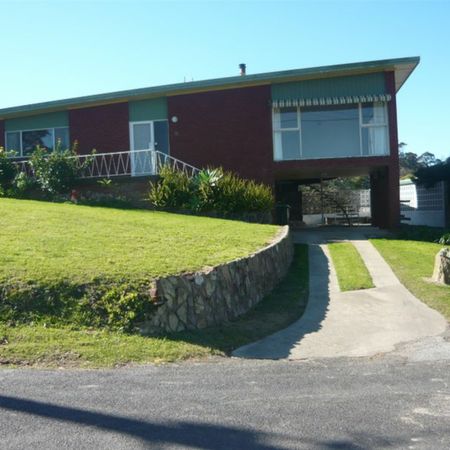3 BEDROOM HOUSE IN NORTH NAROOMA - Photo 3