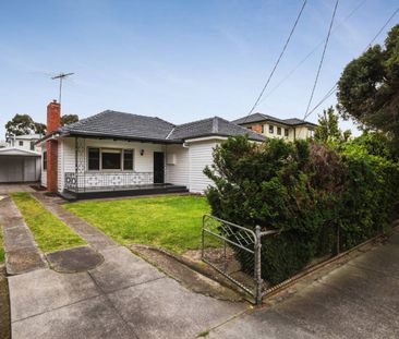 FRESHLY PAINTED | FLOORBOARDS | SPACIOUS YARD - Photo 1