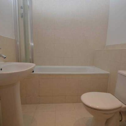 1 bedroom property to rent in Addlestone - Photo 4