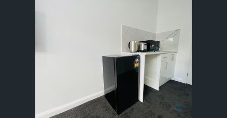 Private Ensuite Room with Courtyard - All Bills & Internet Included | From $325/week - Photo 4
