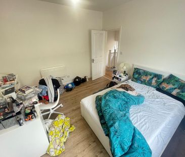4 bedroom semi-detached house to rent - Photo 6