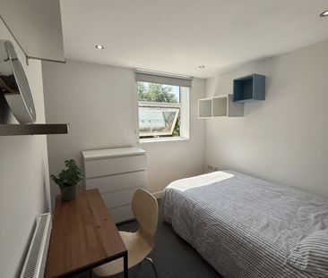 3 bed Apartment for Rent - Photo 3