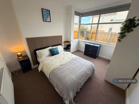 1 bedroom in a house share to rent - Photo 2