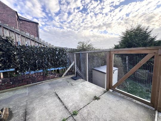 3 bedroom end of terrace house to rent - Photo 1