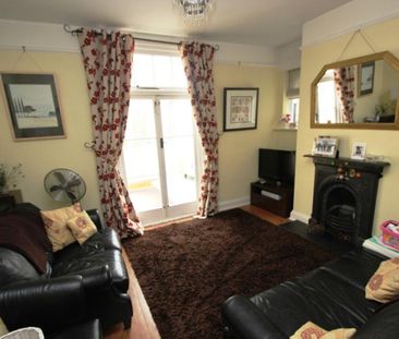 York Road, Byfleet - 4 bedrooms Property for lettings - Seymours - Photo 1