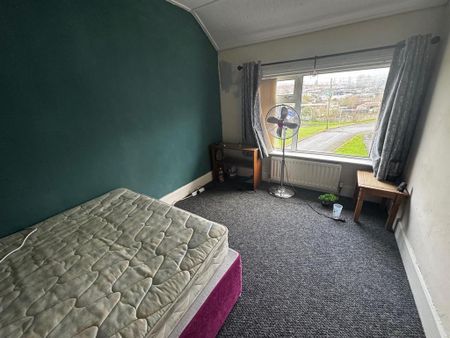 2 bedroom end of terrace house to rent - Photo 4