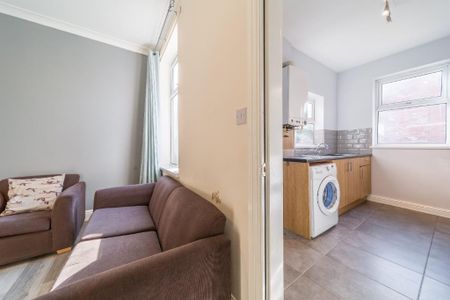 3 bedroom terraced house to rent - Photo 2