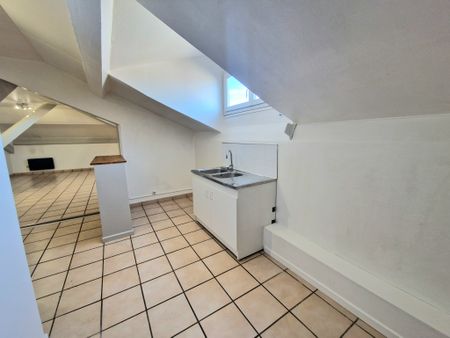 APPARTEMENT DE 52.40 M2 - CHARPENNES - REPUBLIQUE - Photo 3