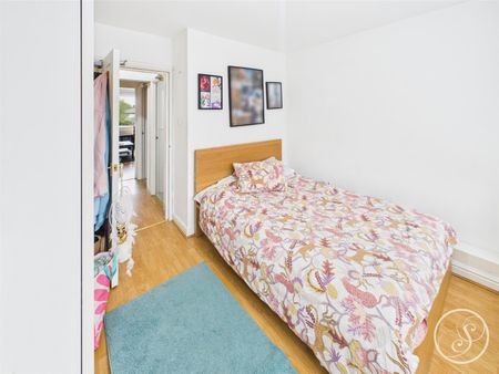 High Moor Crescent, Leeds - Photo 3