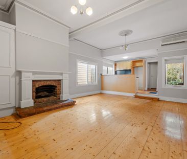 CLASSIC VICTORIAN CHARM - Photo 6