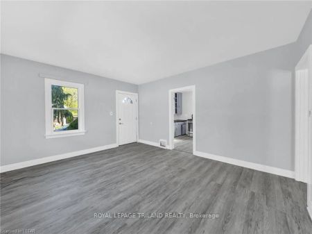 Detached Home For Lease | X8283028 - Photo 3