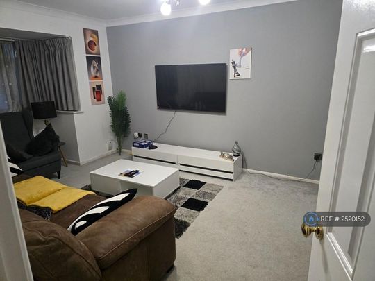 1 bedroom in a house share to rent - Photo 1