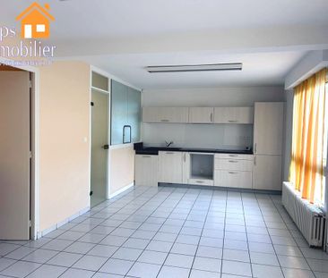 Location Appartement 4 pièces 77m² VILLEFRANCHE DE ROUERGUE 12200 - Photo 2