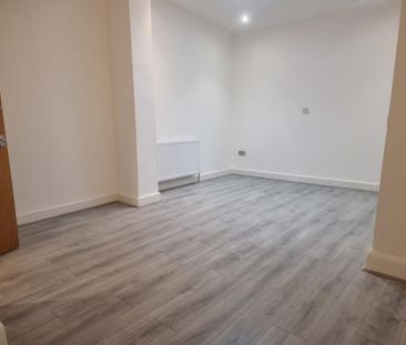 1 bedroom Flat To Let - Photo 3