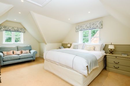 4 bedroom detached house to rent - Photo 2